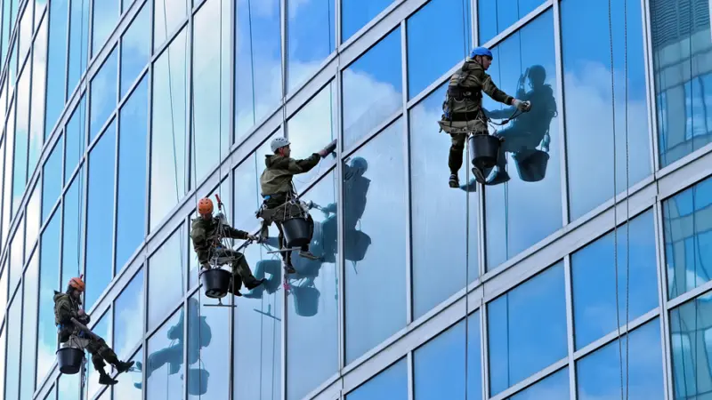 Industrieklettern reinigungsarbeiten